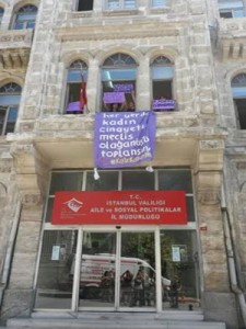 KADINLARDAN İŞGAL EYLEMİ